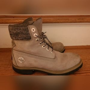 Size 9 Women's (or Size 7 Mens) Silver Timberland Shoes